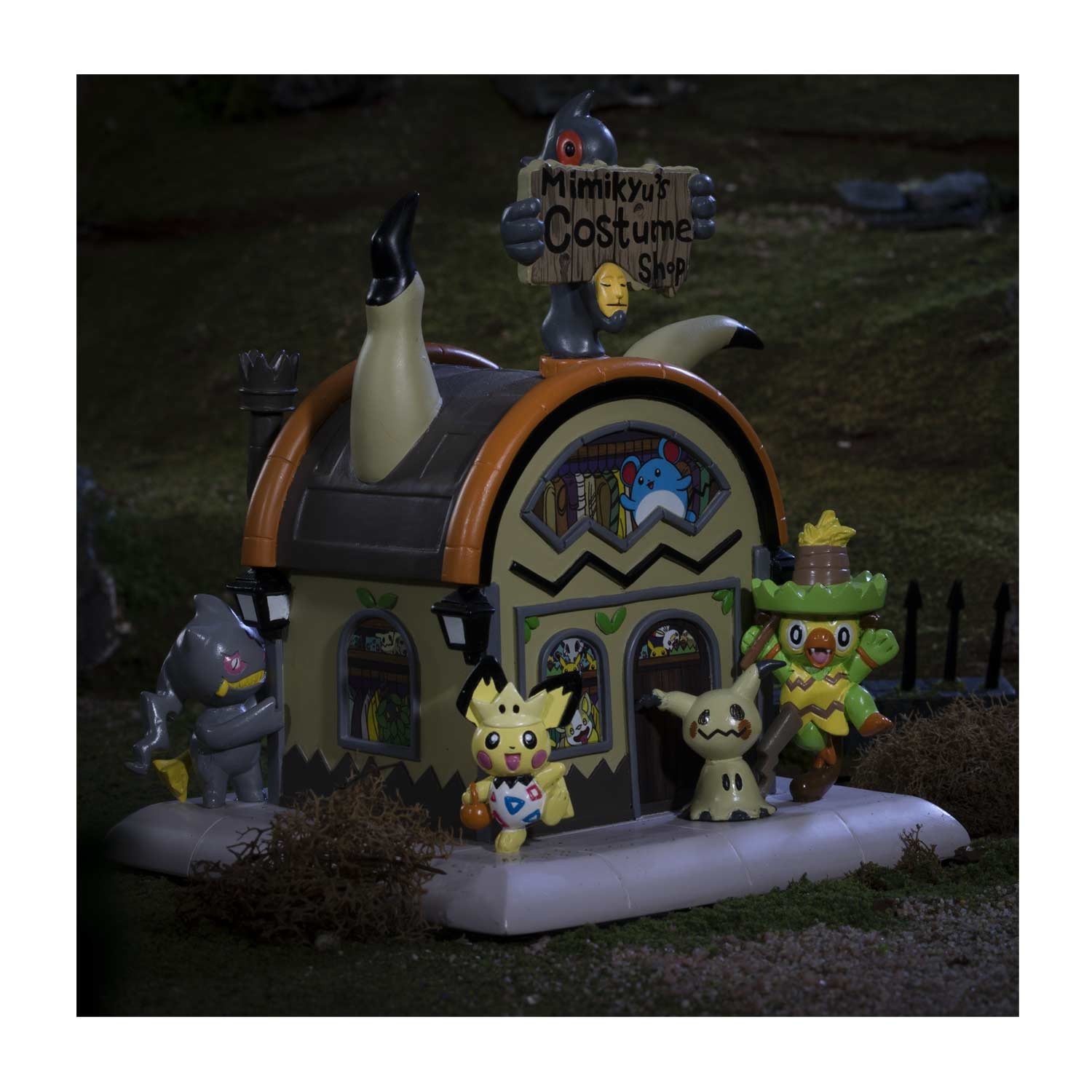 Pocket Monsters - Desumasu - Harimaron - Juppeta - Maril - Mimikkyu - Minomucchi - Pichu - Sarunori - Tsutarja - Waninoko - Wanpachi - Haunted Pokémon Village - Mimikyu's Costume Shop (PokémonCenter.com, The Pokémon Company International) photo 6
