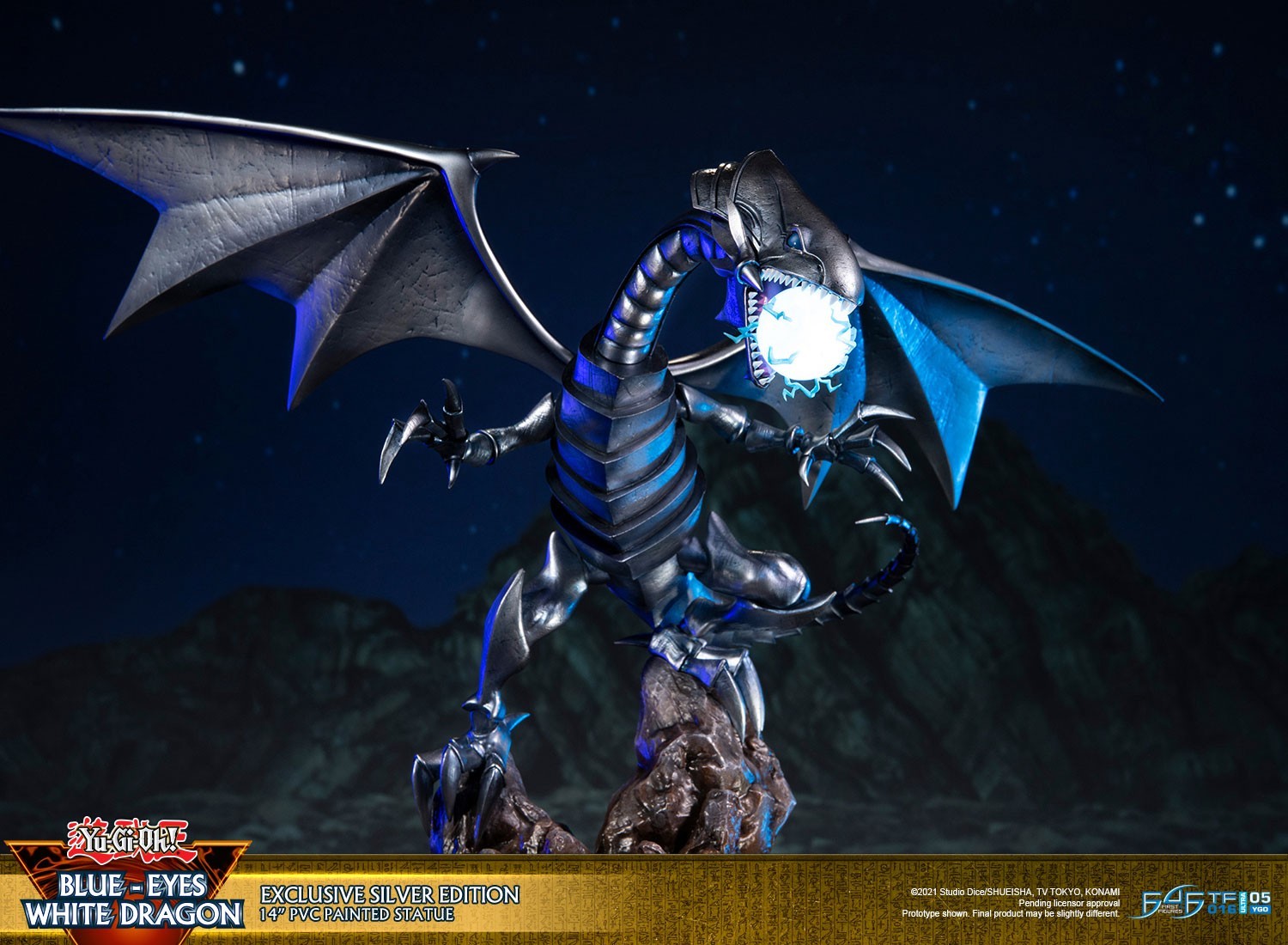 Yu-Gi-Oh! Duel Monsters - Blue-Eyes White Dragon - Exclusive Silver Edition (First 4 Figures) photo 2
