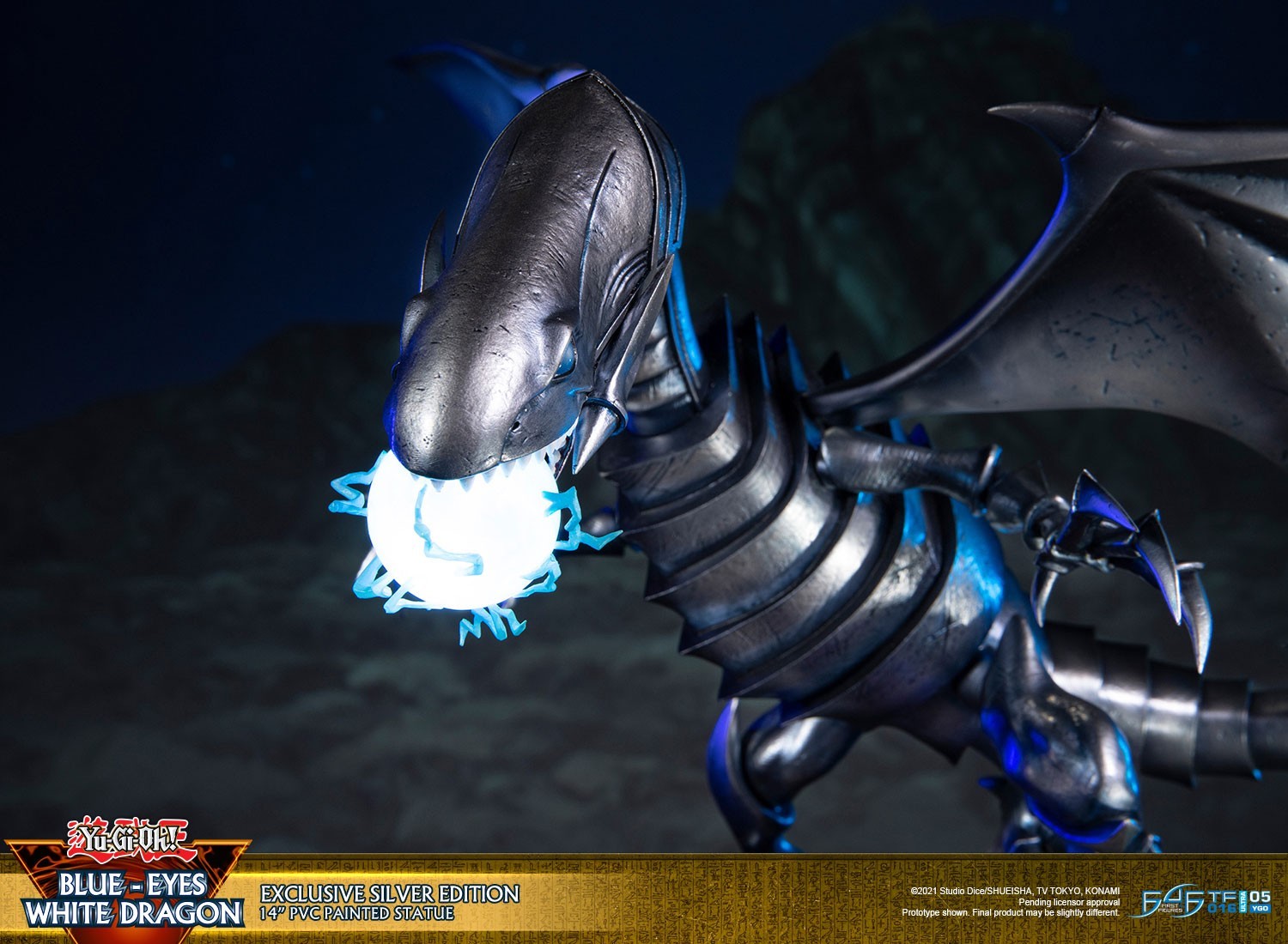 Yu-Gi-Oh! Duel Monsters - Blue-Eyes White Dragon - Exclusive Silver Edition (First 4 Figures) photo 6