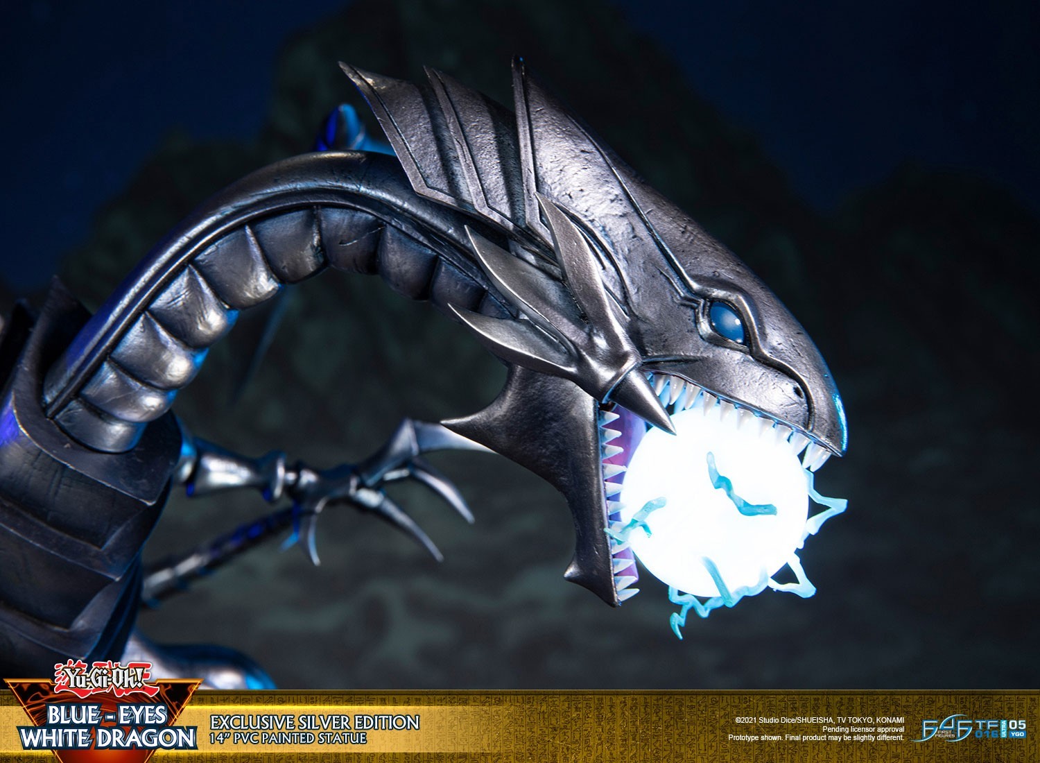 Yu-Gi-Oh! Duel Monsters - Blue-Eyes White Dragon - Exclusive Silver Edition (First 4 Figures) photo 8