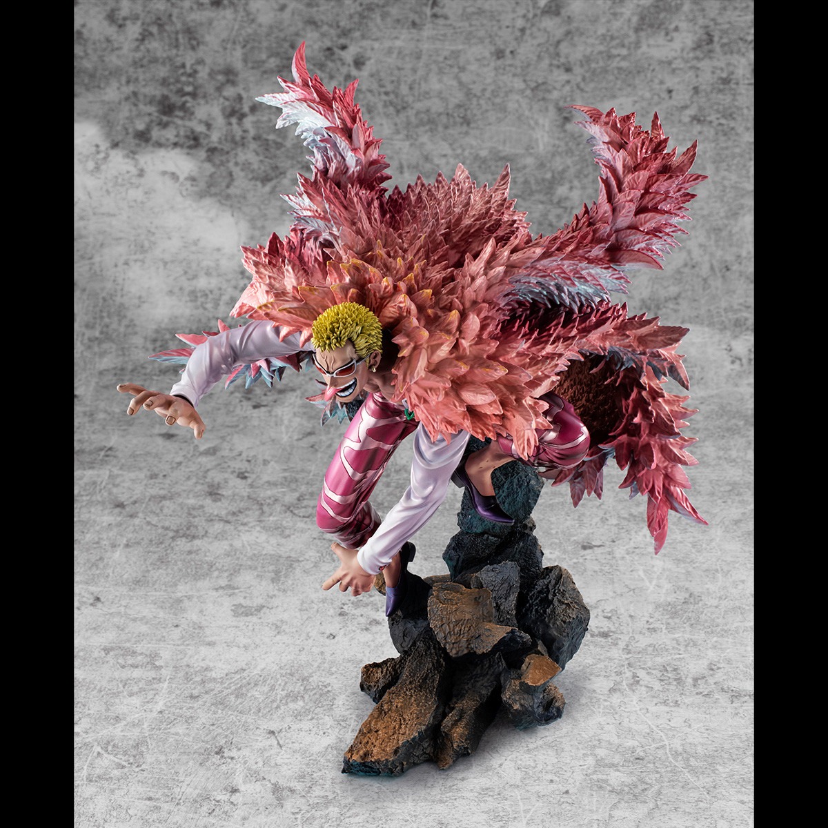 One Piece - Donquixote Doflamingo - Portrait Of Pirates "SA-MAXIMUM" - Heavenly Demon (MegaHouse)