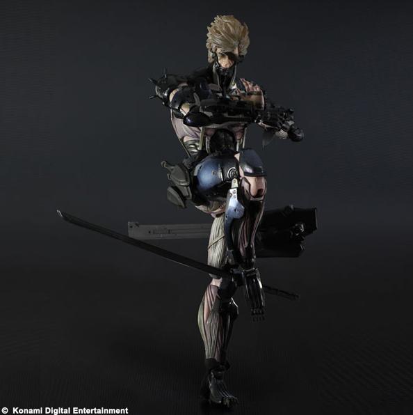 Metal Gear Rising: Revengeance - Raiden - Play Arts Kai - Custom Body Yellow (Square Enix) photo 3