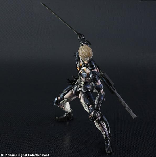 Metal Gear Rising: Revengeance - Raiden - Play Arts Kai - Custom Body Yellow (Square Enix) photo 4