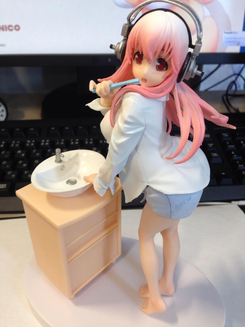 SoniComi (Super Sonico) - Sonico - Seikatsu Micchaku Shuzai Special Figure - Teeth-Brushing ver. (FuRyu)