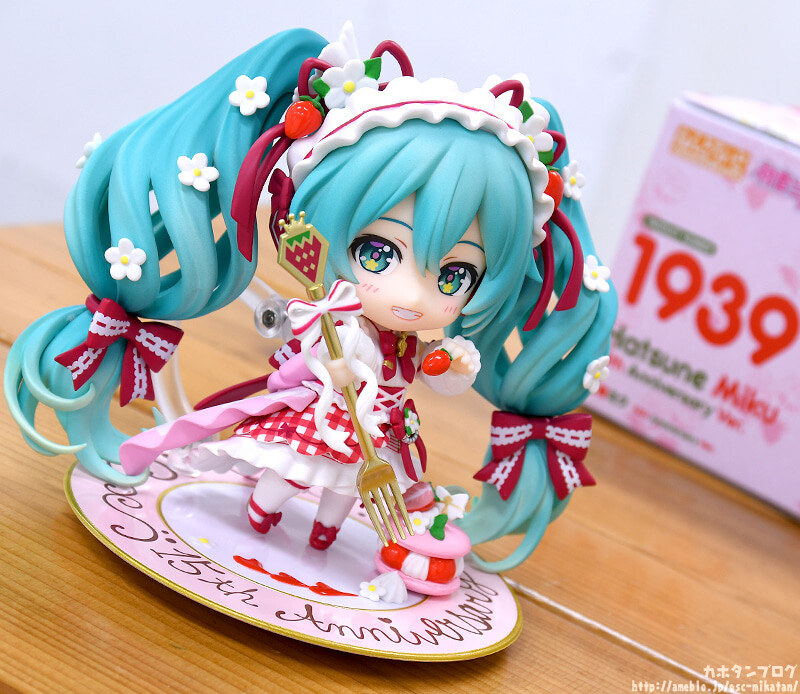 Vocaloid - Hatsune Miku - Nendoroid  (#1939) - 15th Anniversary Ver. (Good Smile Company) photo 2
