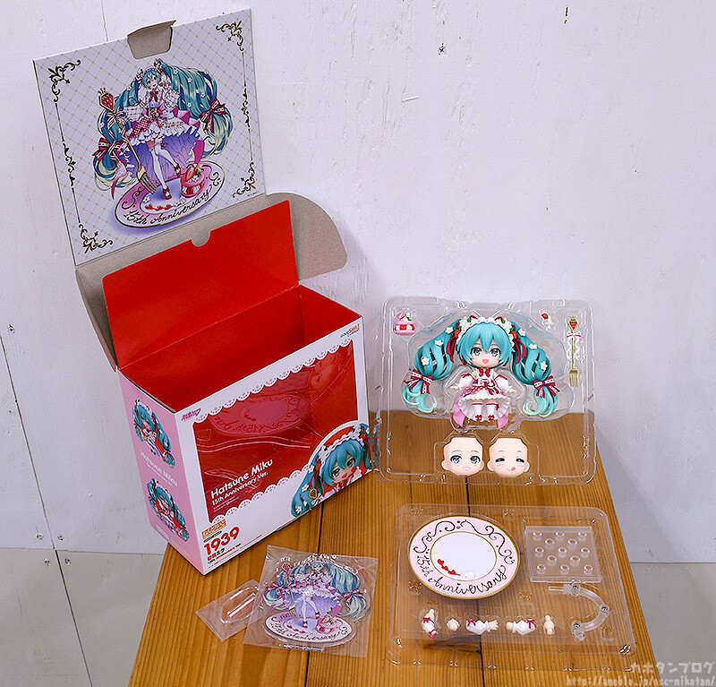 Vocaloid - Hatsune Miku - Nendoroid  (#1939) - 15th Anniversary Ver. (Good Smile Company) photo 3