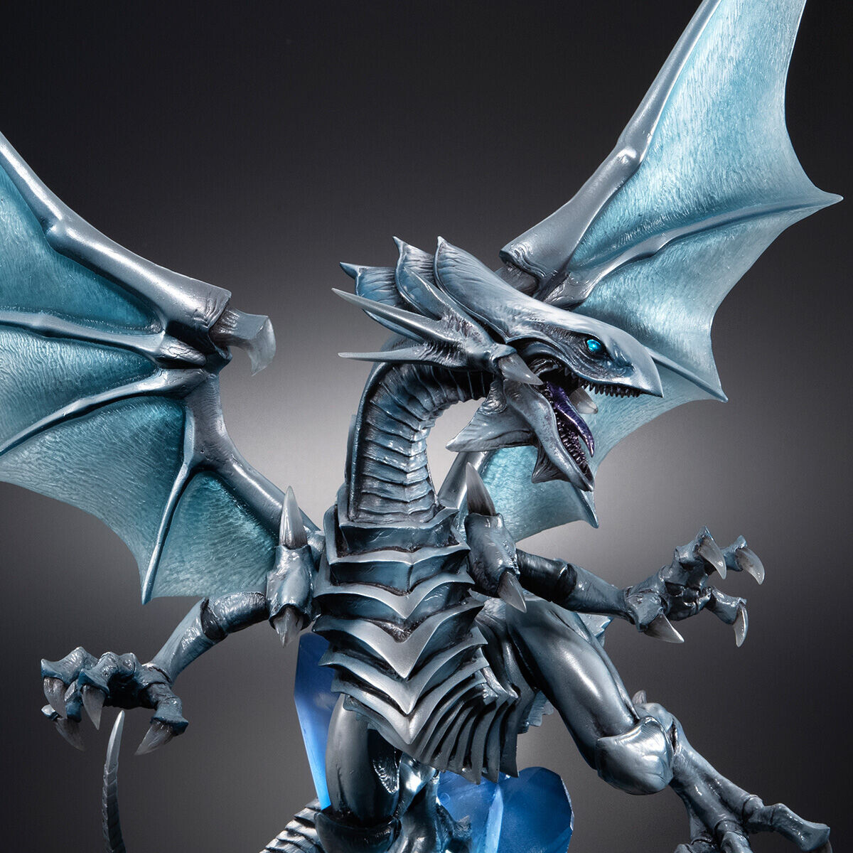 Yu-Gi-Oh! Duel Monsters - Blue-Eyes White Dragon - Art Works Monsters - ~Holographic Edition~ (MegaHouse) photo 3