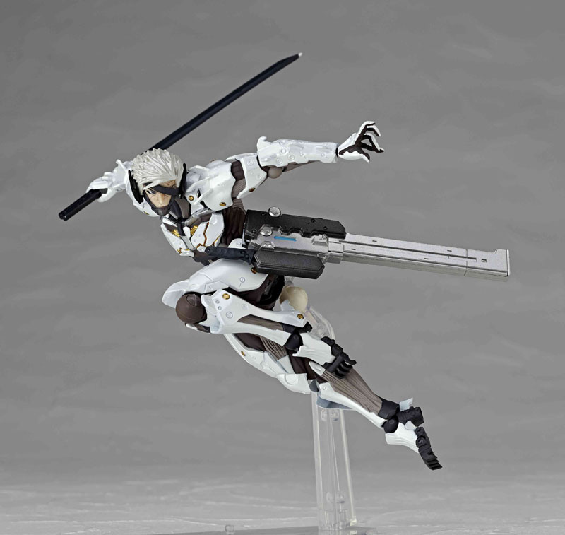 Metal Gear Rising: Revengeance - Raiden - Revoltech (#140EX) - White Armor ver. (Kaiyodo)