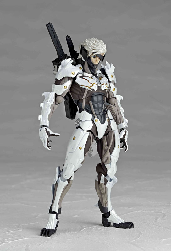 Metal Gear Rising: Revengeance - Raiden - Revoltech (#140EX) - White Armor ver. (Kaiyodo)