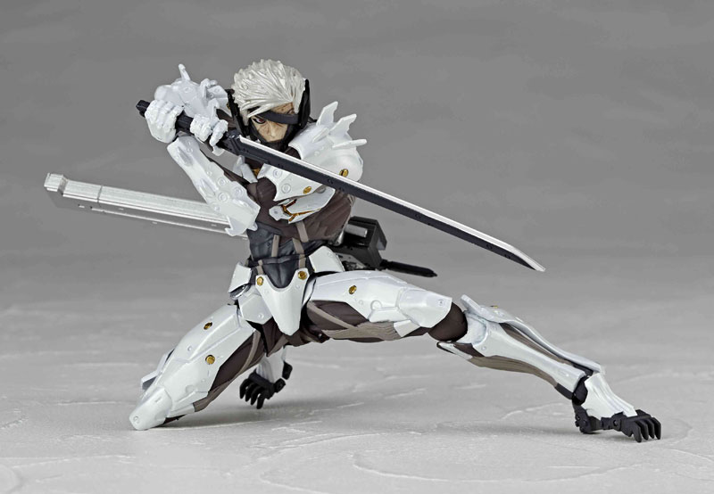 Metal Gear Rising: Revengeance - Raiden - Revoltech (#140EX) - White Armor ver. (Kaiyodo)