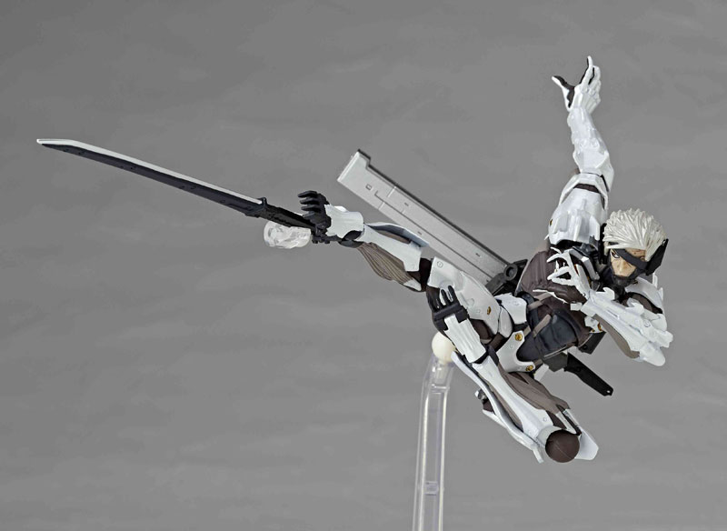 Metal Gear Rising: Revengeance - Raiden - Revoltech (#140EX) - White Armor ver. (Kaiyodo)