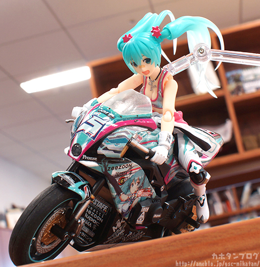 Good Smile Racing - Vocaloid - Hatsune Miku - Figma  (#233) - EV MIRAI ver., Racing 2013 (Max Factory)