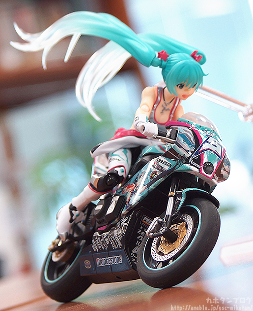 Good Smile Racing - Vocaloid - Hatsune Miku - Figma  (#233) - EV MIRAI ver., Racing 2013 (Max Factory)