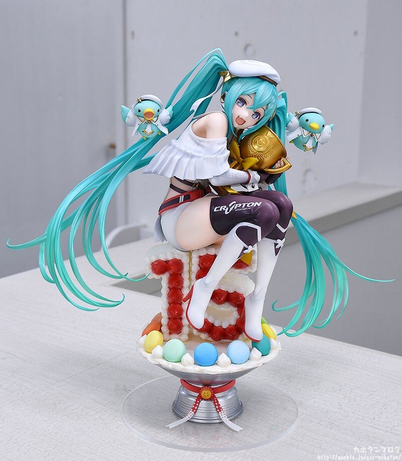 Good Smile Racing - Hatsune Miku - 1/6 - 2023 15th Anniversary Ver. (GOOD SMILE Racing) photo 2