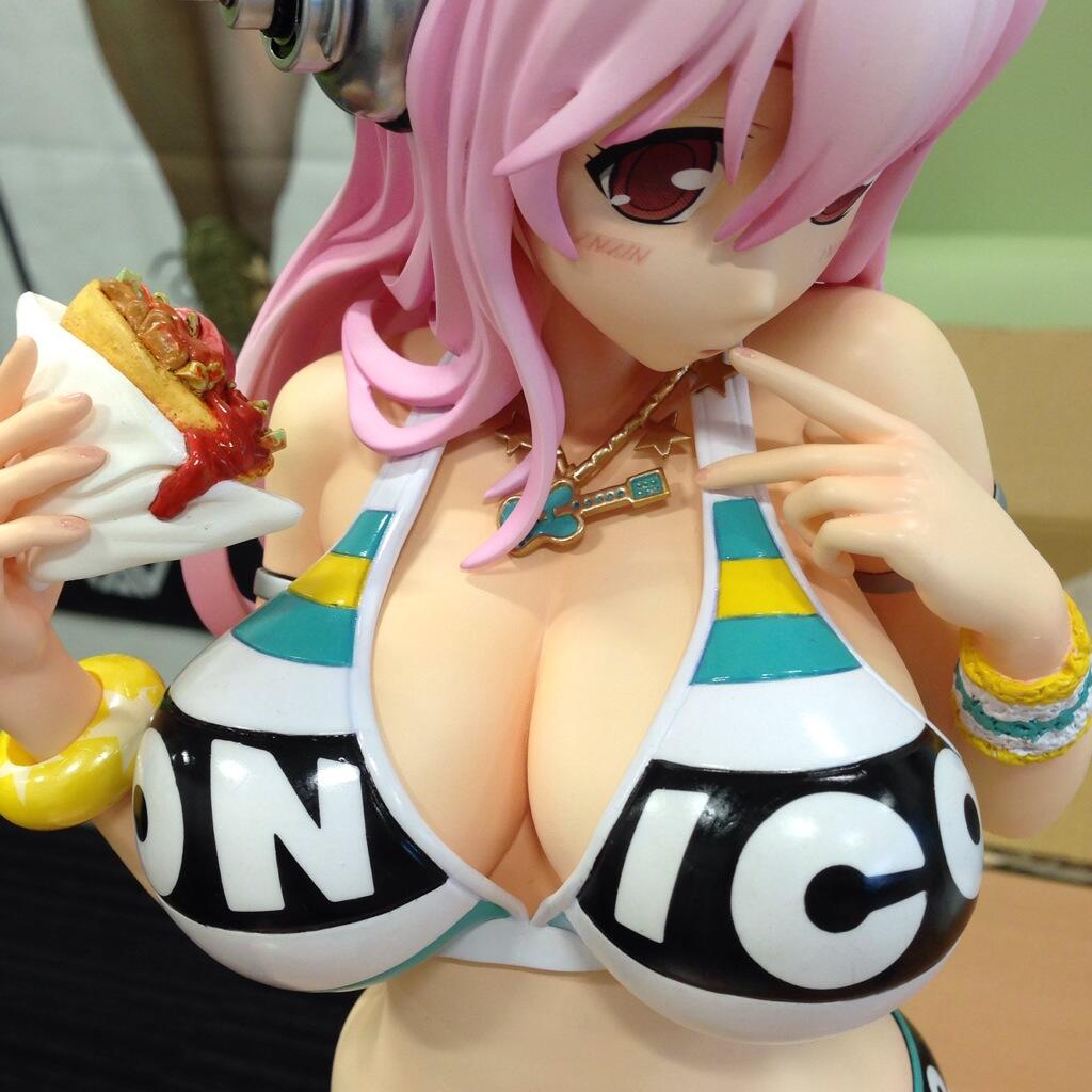 SoniComi (Super Sonico) - Sonico - Gigantic Series - Swimsuit ver. (X-Plus)