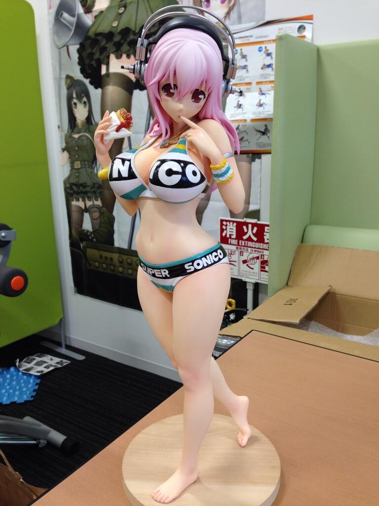 SoniComi (Super Sonico) - Sonico - Gigantic Series - Swimsuit ver. (X-Plus) photo 2