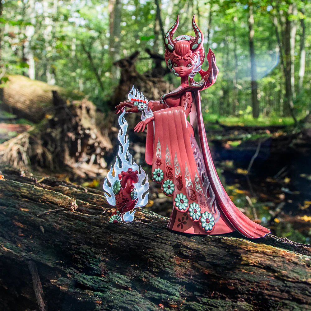 Original - Witch Queen - Blood Red (Kidrobot) photo 8