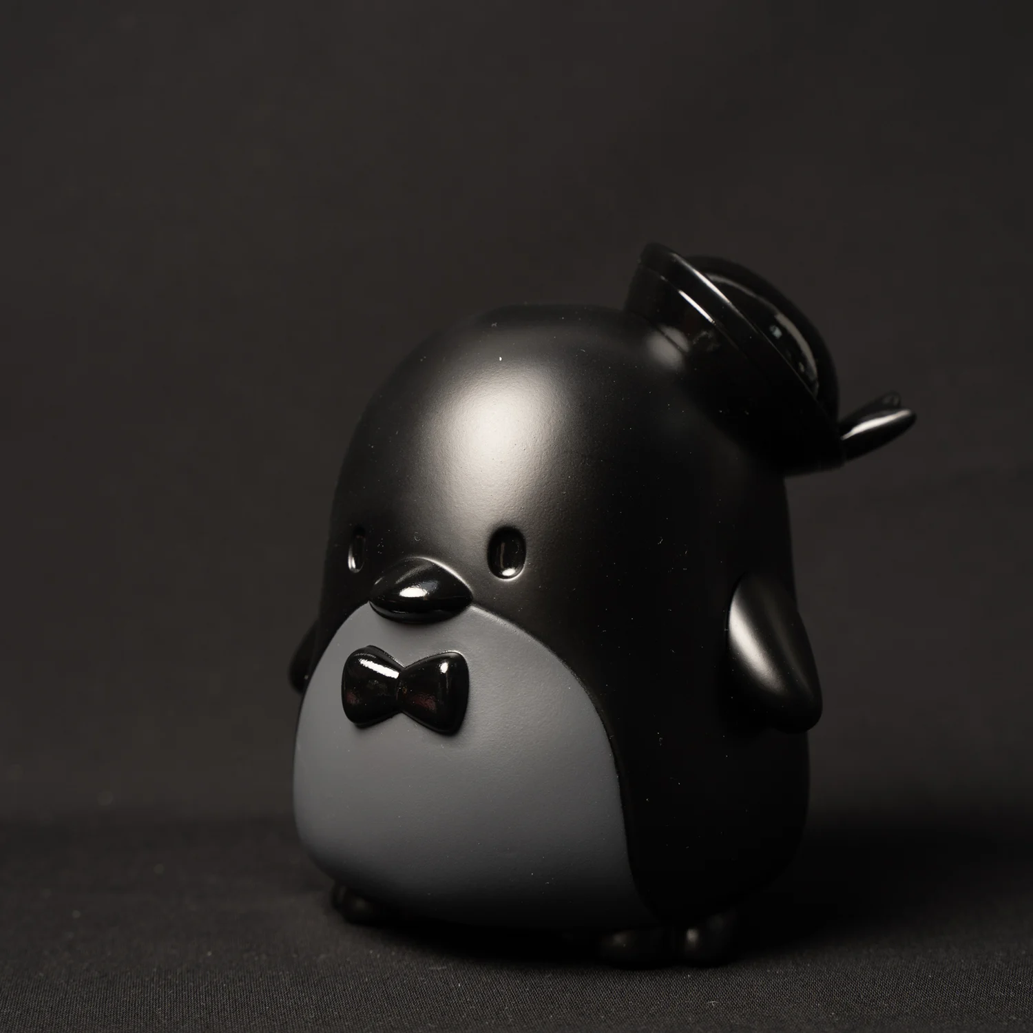 Sanrio Characters - Tuxedo Sam - Sanrio Classics - Unbox in Black (Unbox Industries) photo 3
