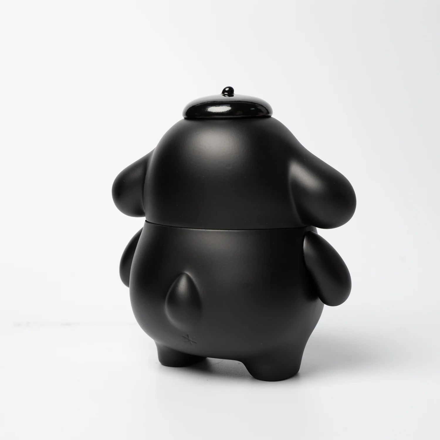 Sanrio Characters - Pompompurin - Sanrio Classics - Unbox in Black (Unbox Industries) photo 2