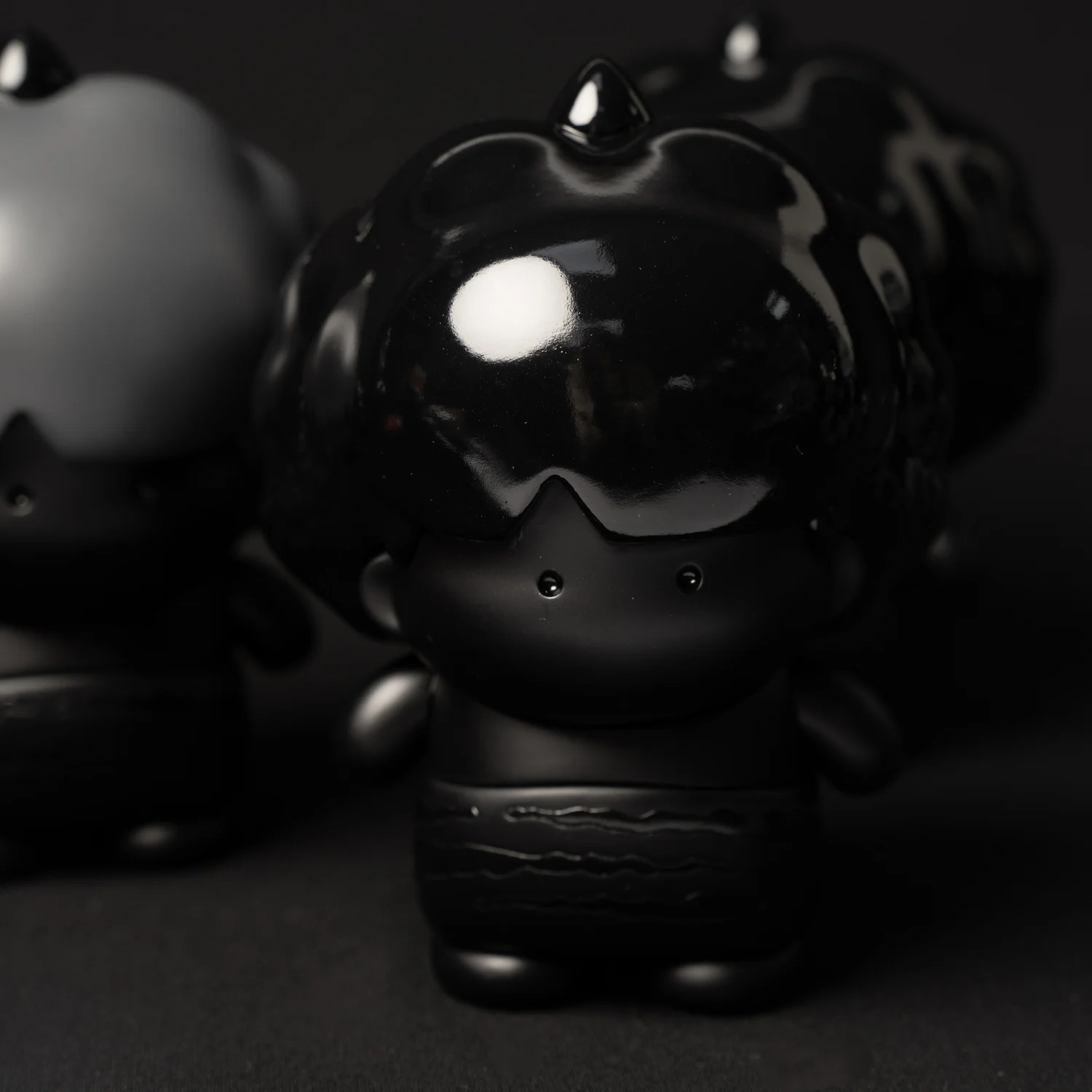 Sanrio Characters - Goro - Sanrio Classics - Unbox in Black (Unbox Industries) photo 3