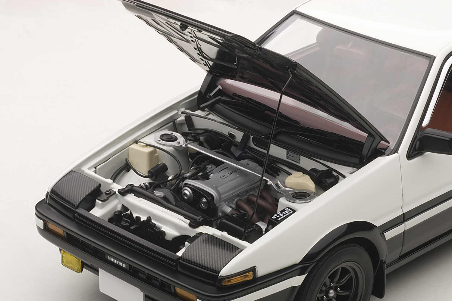 Initial D - 78797 - Toyota Sprinter Trueno (AE86) - 1/18 - Project D (Autoart) photo 6