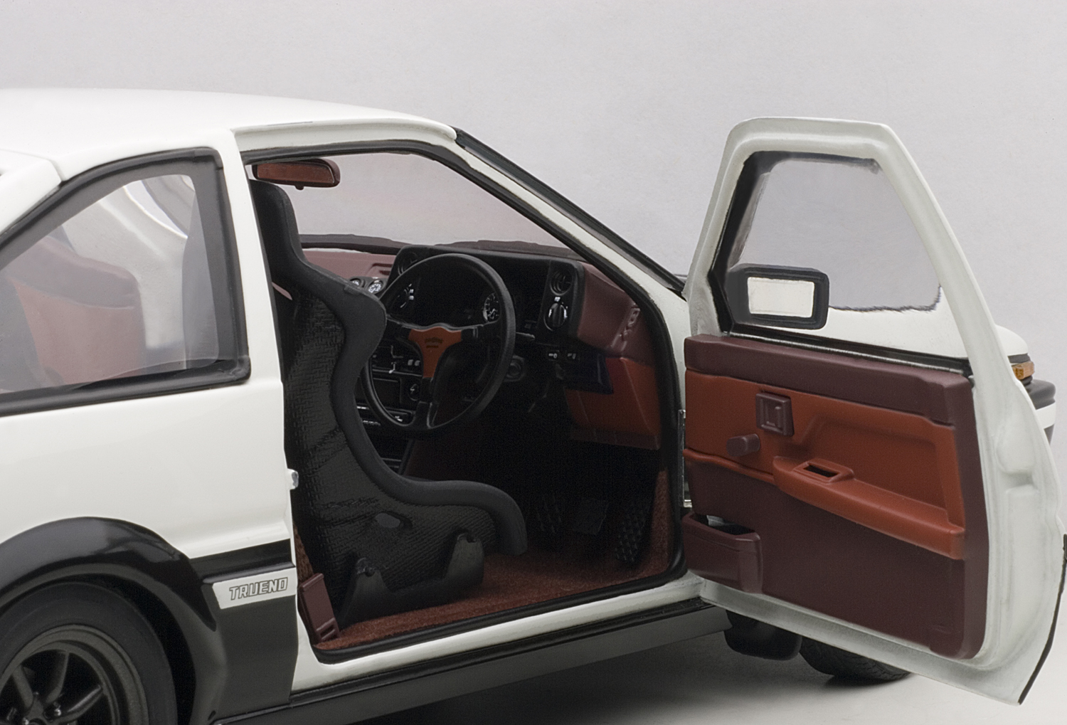 Initial D - 78797 - Toyota Sprinter Trueno (AE86) - 1/18 - Project D (Autoart) photo 9