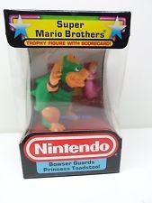 Super Mario Brothers - Daimao Koopa - Peach Hime - Trophy Figure with Scorecard! - Bowser Guards Princess Toadstool (Hasbro)
