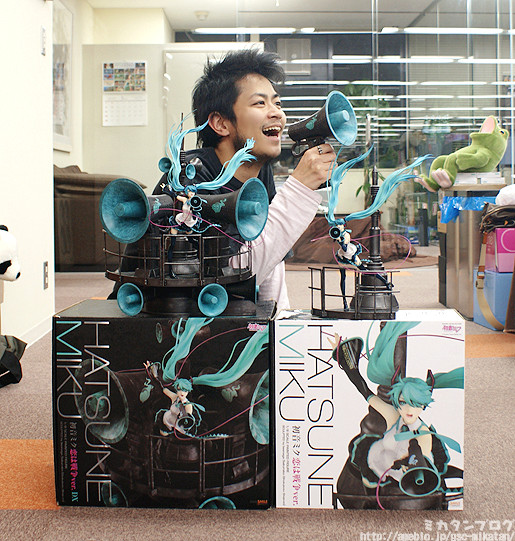 Vocaloid - Hatsune Miku - 1/8 - Love is War ver. DX (Good Smile Company) photo 2