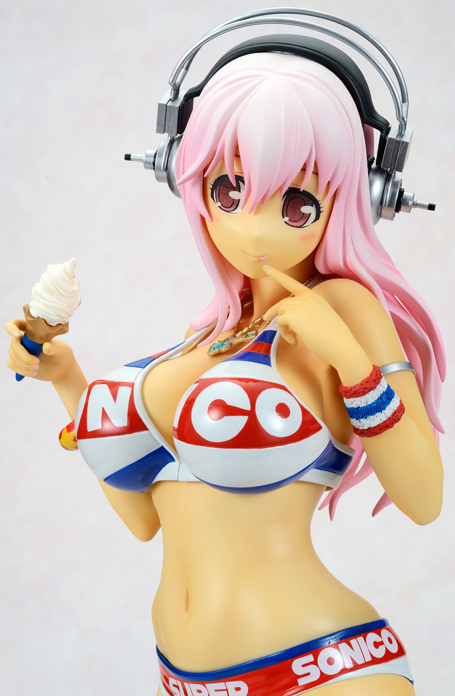 SoniComi (Super Sonico) - Sonico - Gigantic Series - Hiyake ver., Swimsuit ver. (X-Plus) photo 4