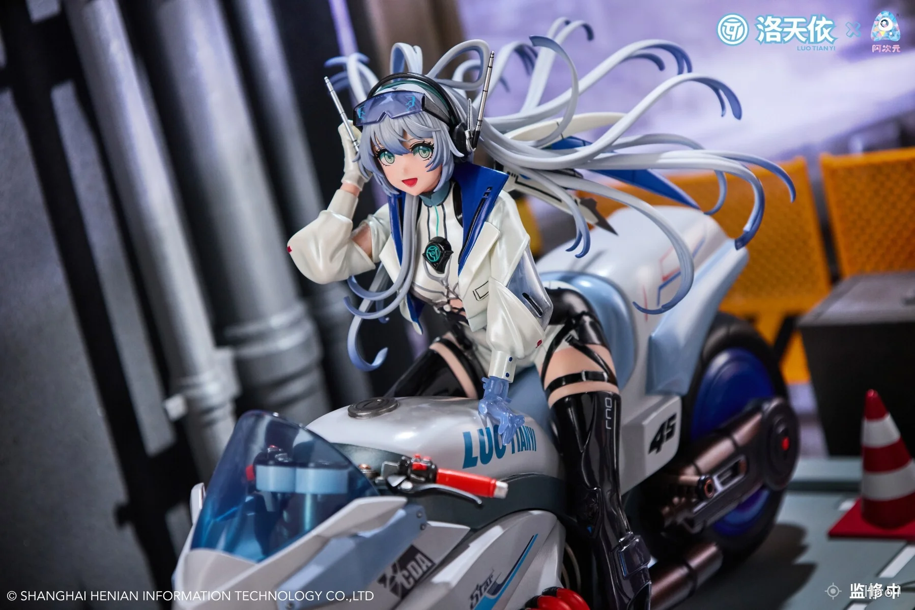 Vsinger - Luo Tianyi - 1/7 - Retro-Future Storm Driver Ver. (A Dimension) photo 1