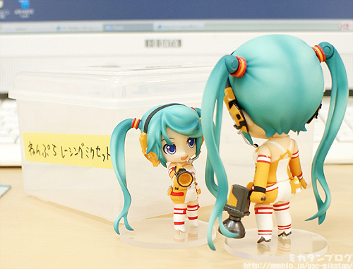 Good Smile Racing - Vocaloid - Hatsune Miku - Nendoroid (#109a) - Racing 2010 (Good Smile Company) photo 3