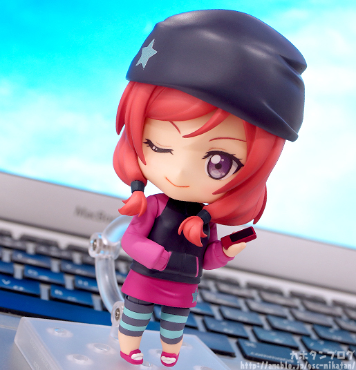 Love Live! School Idol Project - Nishikino Maki - Nendoroid  (#572) - Training Outfit Ver. (Good Smile Company) photo 6