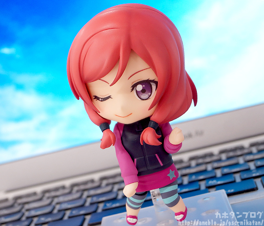 Love Live! School Idol Project - Nishikino Maki - Nendoroid  (#572) - Training Outfit Ver. (Good Smile Company) photo 9