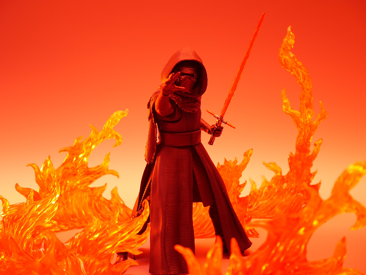 Star Wars: The Force Awakens - Kylo Ren - S.H.Figuarts (Bandai)