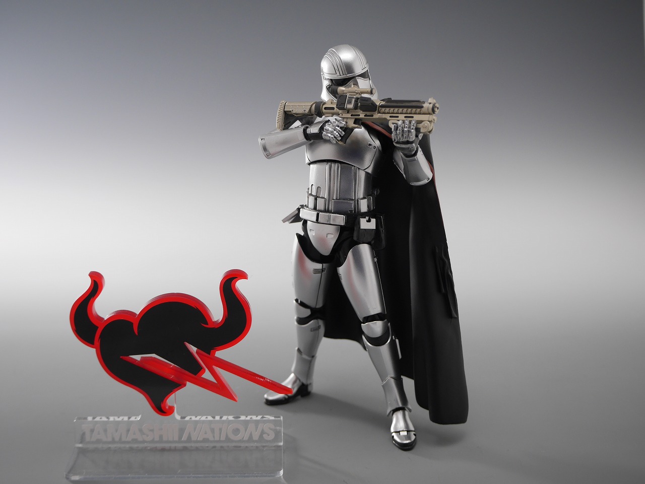 Star Wars: The Force Awakens - Captain Phasma - S.H.Figuarts (Bandai) photo 8