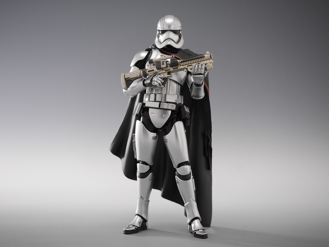 Star Wars: The Force Awakens - Captain Phasma - S.H.Figuarts (Bandai) photo 9