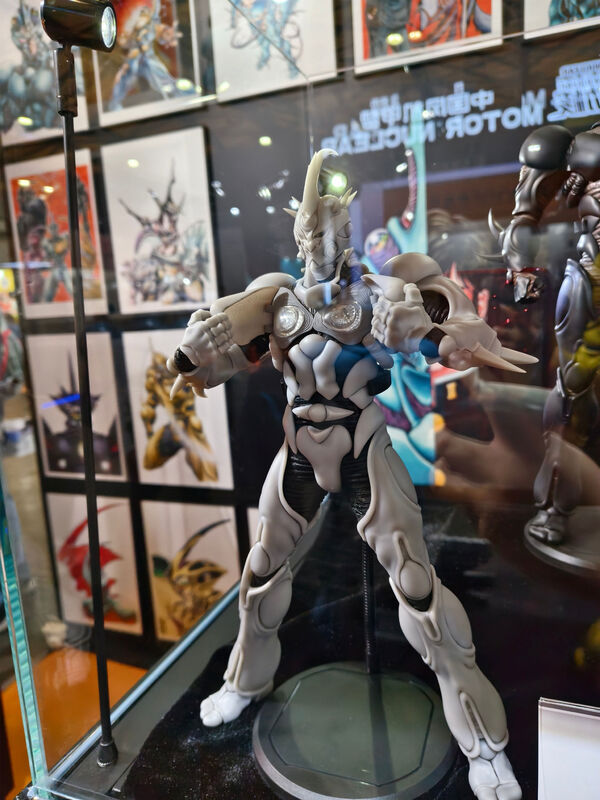 Kyoushouku Soukou Guyver - Guyver III - Guyver Classic Pose Series - 1/6 (Spaceship Design) photo 1