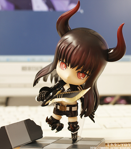 Black ★ Rock Shooter - Black ★ Gold Saw - Nendoroid (#145) (Good Smile Company) photo 11