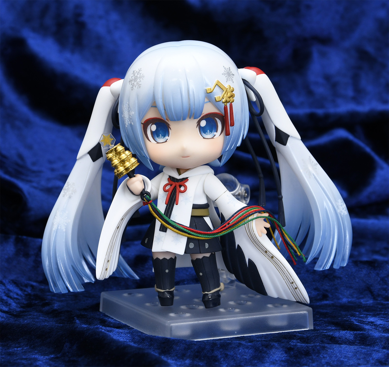 Vocaloid - Hatsune Miku - Rabbit Yukine - Nendoroid  (#850) - Snow, Crane Priestess Ver. (Good Smile Company) photo 3