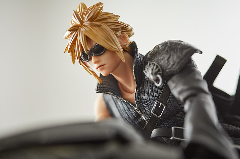 Final Fantasy VII: Advent Children - Cloud Strife - Play Arts Kai - & Fenrir (Square Enix)