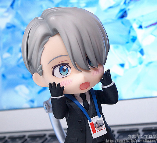 Yuri!!! on Ice - Victor Nikiforov - Nendoroid  (#865) - Coach ver. (Orange Rouge) photo 3