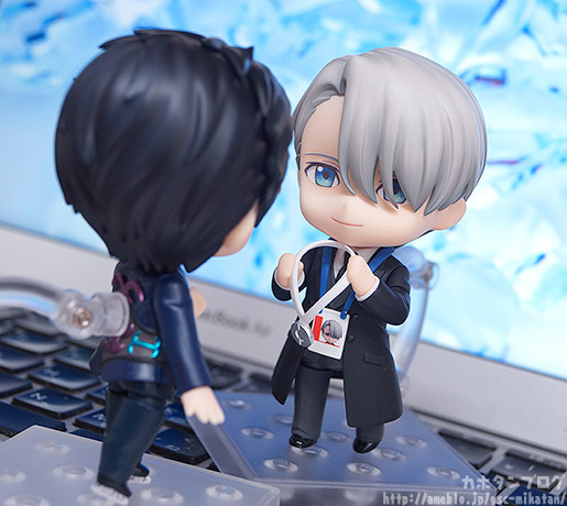 Yuri!!! on Ice - Victor Nikiforov - Nendoroid  (#865) - Coach ver. (Orange Rouge) photo 18