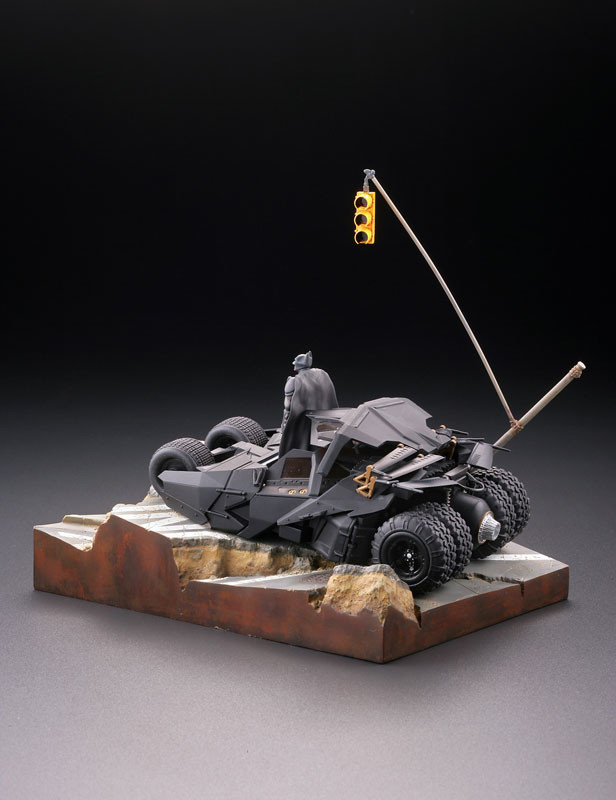 The Dark Knight Rises - Batman - Legacy of Revoltech  (LR-054) - Revoltech - Batmobile Tumbler in Gotham City (Kaiyodo) photo 4