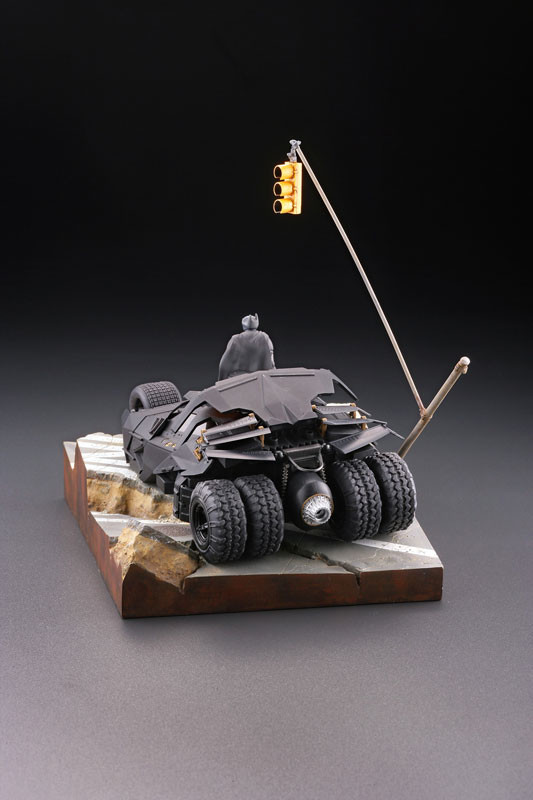 The Dark Knight Rises - Batman - Legacy of Revoltech  (LR-054) - Revoltech - Batmobile Tumbler in Gotham City (Kaiyodo) photo 7