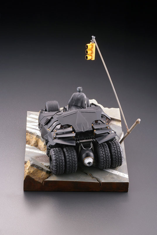 The Dark Knight Rises - Batman - Legacy of Revoltech  (LR-054) - Revoltech - Batmobile Tumbler in Gotham City (Kaiyodo) photo 15