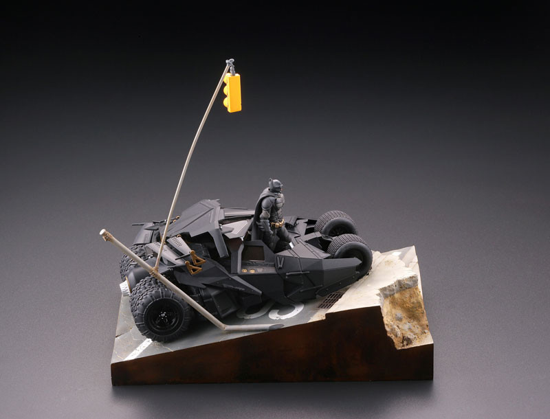 The Dark Knight Rises - Batman - Legacy of Revoltech  (LR-054) - Revoltech - Batmobile Tumbler in Gotham City (Kaiyodo) photo 16