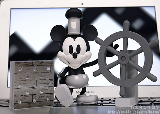 Steamboat Willie - Mickey Mouse - Nendoroid  (#1010a) - 1928 Ver., Black & White (Good Smile Company) photo 3