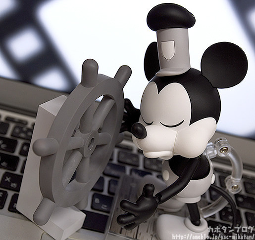 Steamboat Willie - Mickey Mouse - Nendoroid  (#1010a) - 1928 Ver., Black & White (Good Smile Company) photo 6