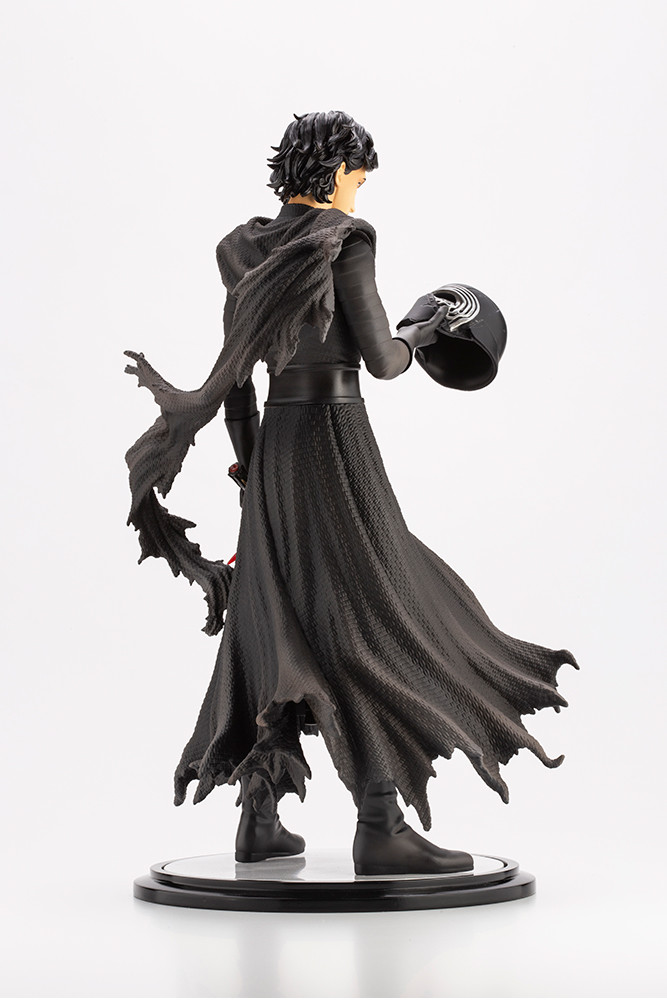 Star Wars: The Force Awakens - Kylo Ren - ARTFX - ARTFX Artist Series - 1/7 - Cloaked in Shadows (Kotobukiya) photo 6