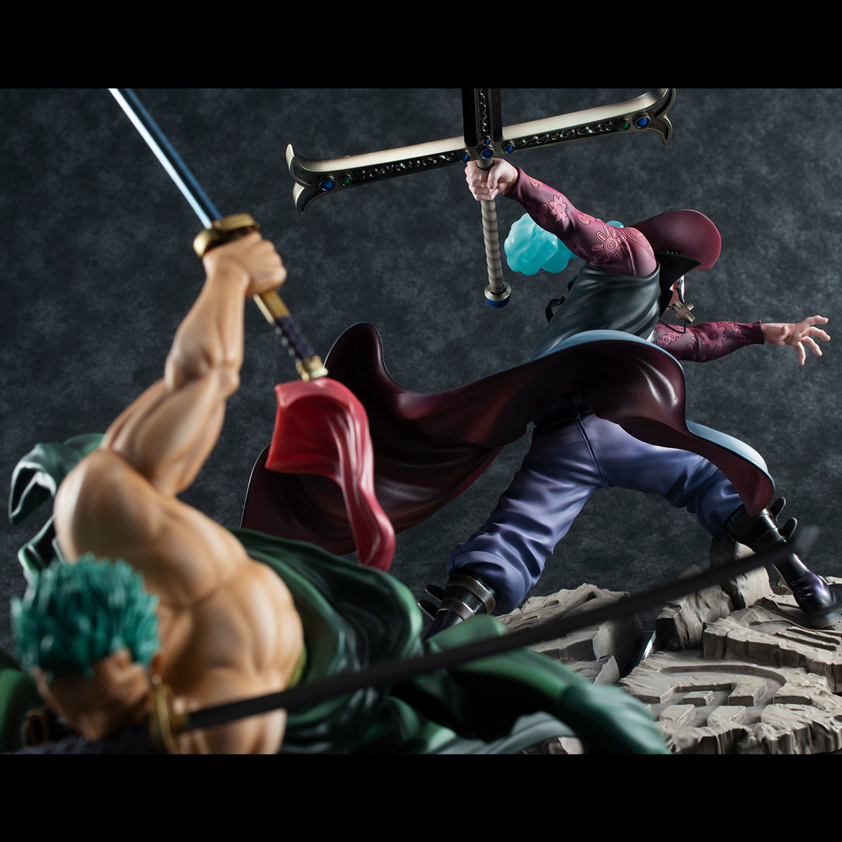 One Piece - Dracule Mihawk - Portrait Of Pirates Maximum (MegaHouse) photo 5